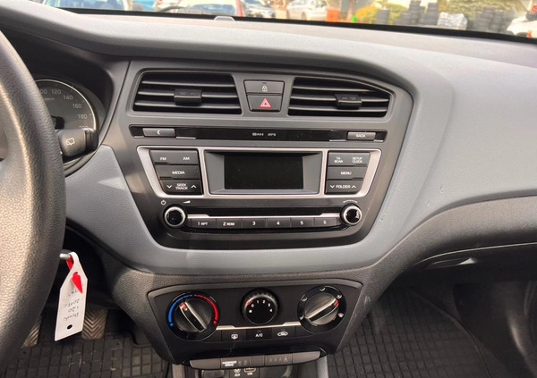 Hyundai i20 cena 30999 przebieg: 170000, rok produkcji 2017 z Zawadzkie małe 121
